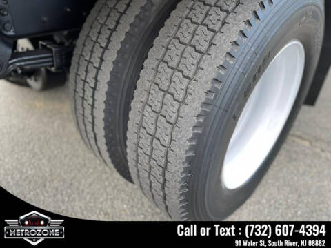 2011 Freightliner M2 106