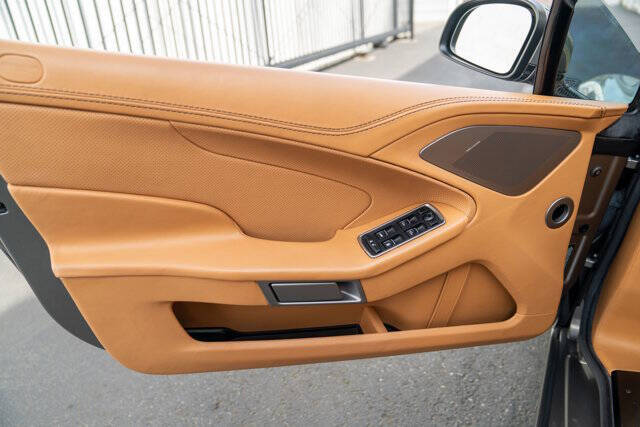 2017 Aston Martin Vanquish 12