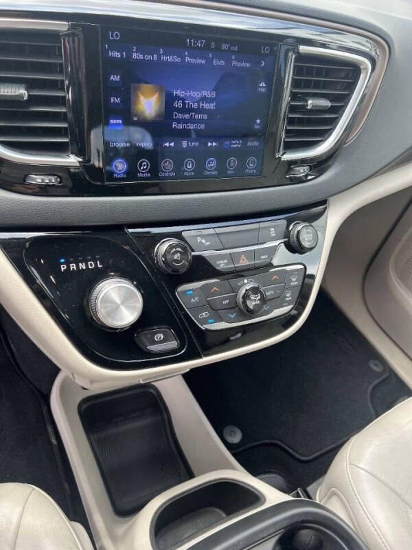 2017 Chrysler Pacifica Touring-L Plus