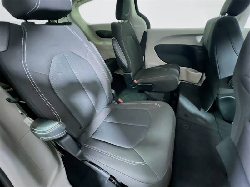 2024 Chrysler Voyager LX