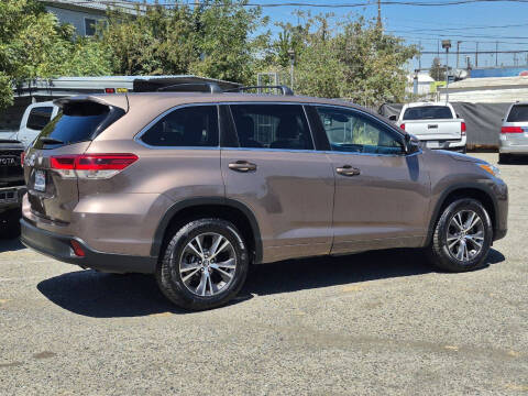 2017 Toyota Highlander LE