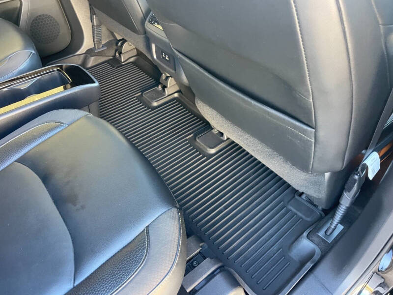 2022 Nissan Pathfinder SL