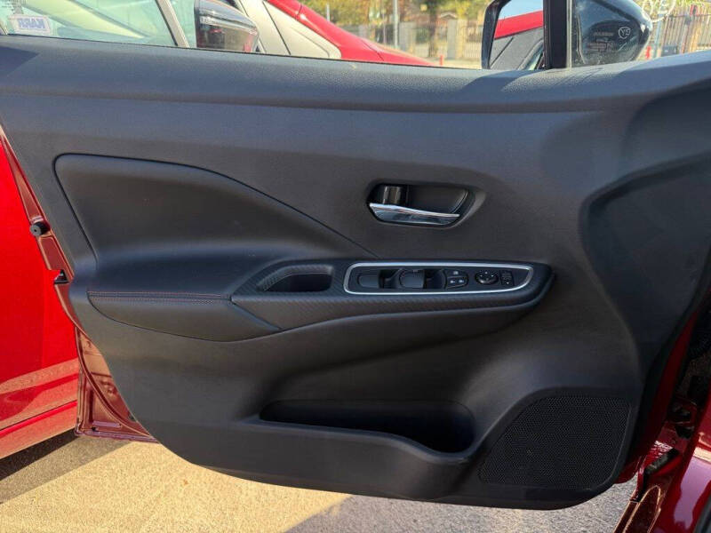 2025 Nissan Versa SR