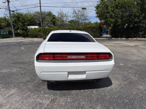 2013 Dodge Challenger SXT Plus