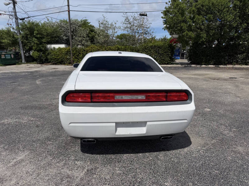 2013 Dodge Challenger SXT Plus