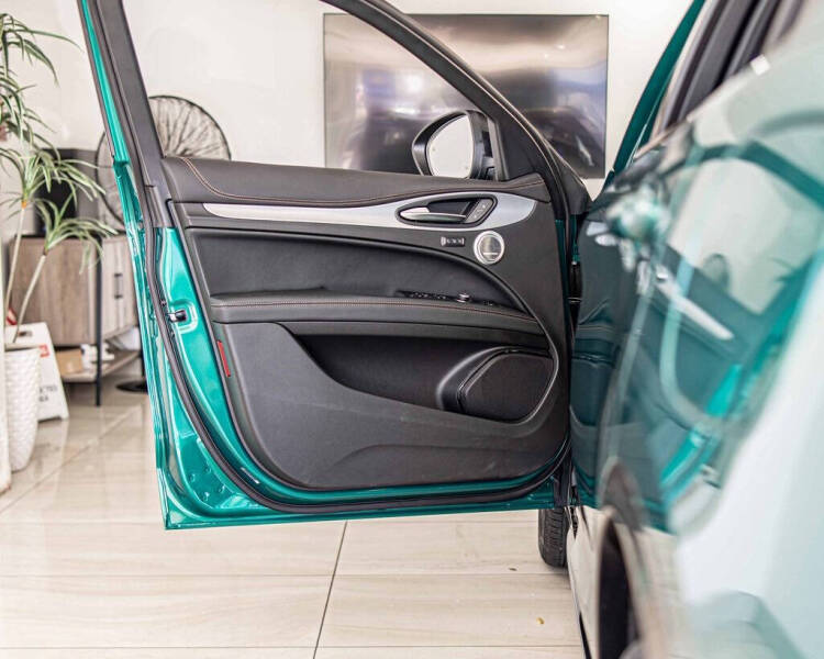 2025 Alfa Romeo Stelvio