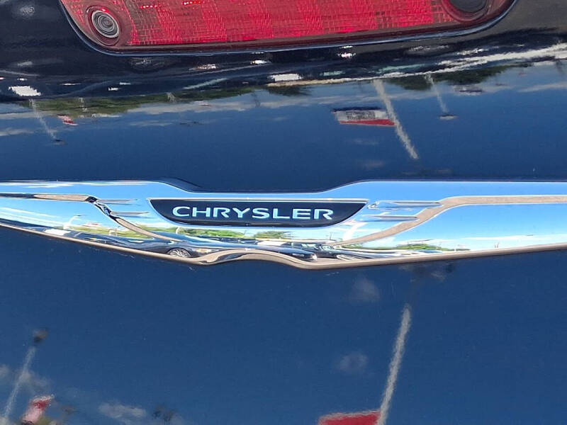 2017 Chrysler 300 S