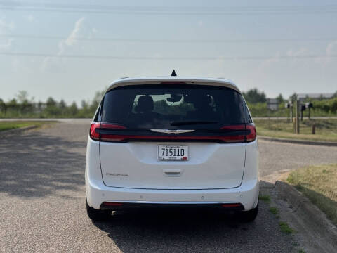 2024 Chrysler Pacifica Touring