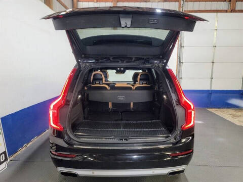 2016 Volvo XC90 T6 Momentum
