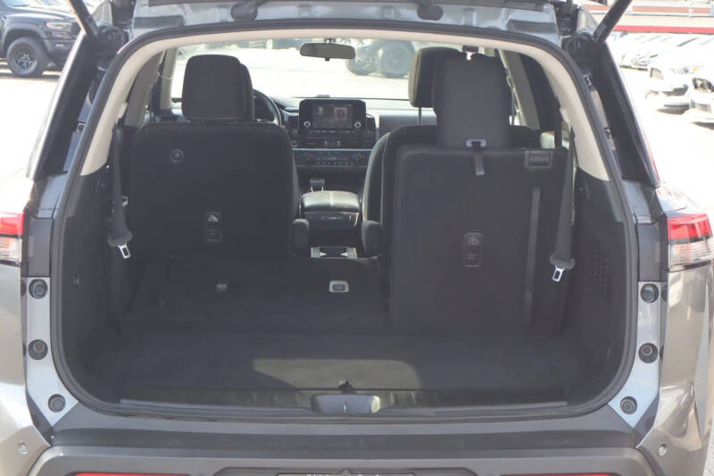 2022 Nissan Pathfinder SV
