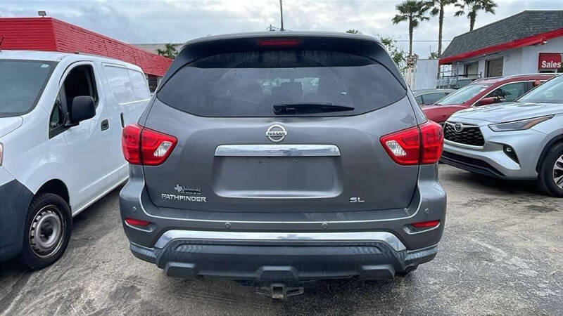 2017 Nissan Pathfinder SL