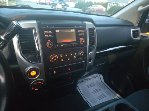 2017 Nissan Titan SV