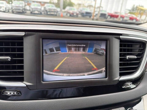 2023 Chrysler Voyager LX