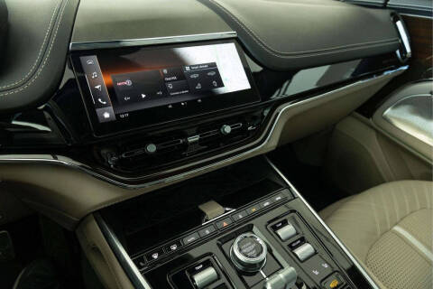 2025 Aston Martin DBX 707