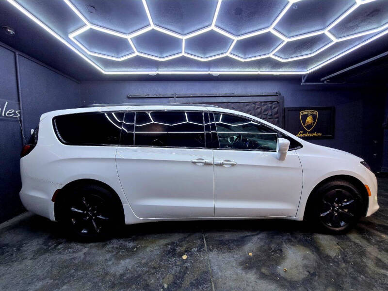 2019 Chrysler Pacifica Hybrid Touring L 35th Anniversary