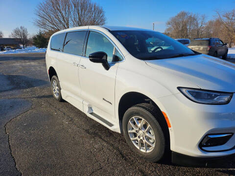 2025 Chrysler Pacifica Select