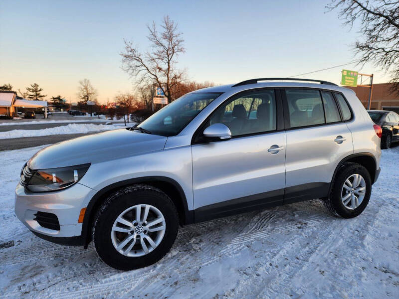 2017 Volkswagen Tiguan for sale at Akron Auto Center in Akron OH