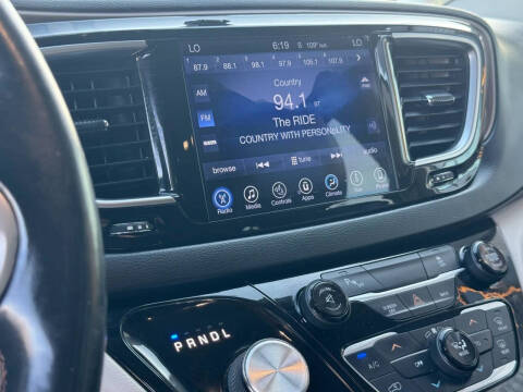 2017 Chrysler Pacifica Touring-L Plus