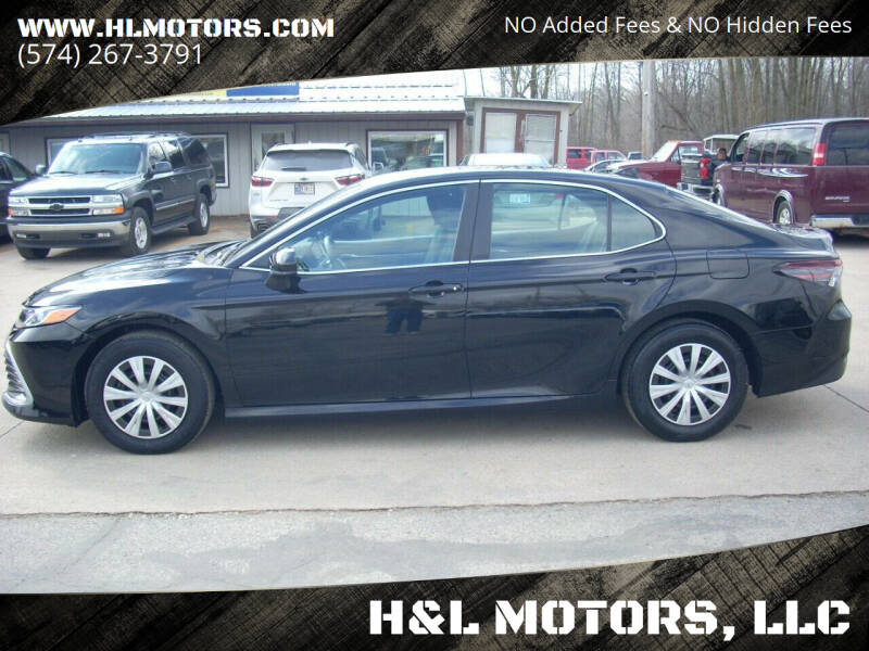 2022 Toyota Camry LE's photo