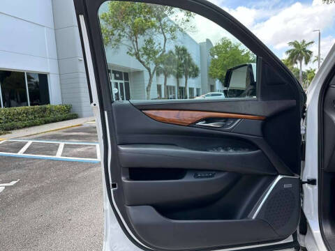 2017 Cadillac Escalade Standard