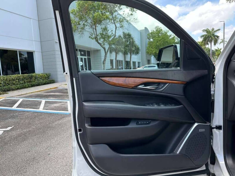 2017 Cadillac Escalade Standard