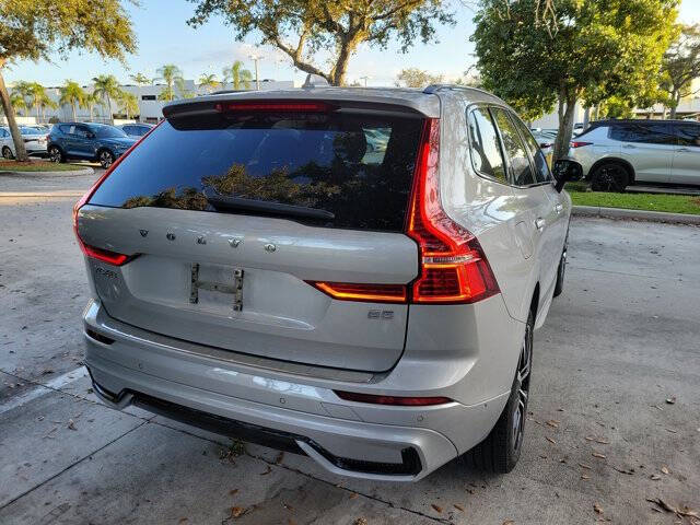 2023 Volvo XC60 B5 Plus Dark Theme