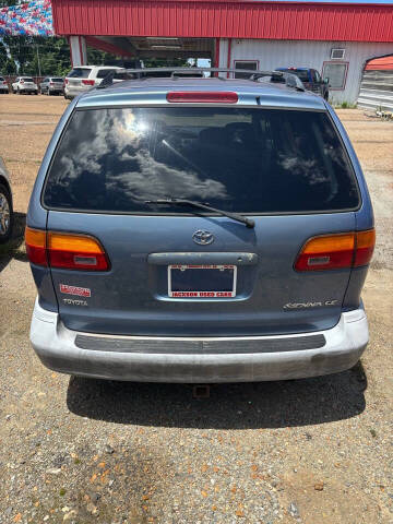 2000 Toyota Sienna CE