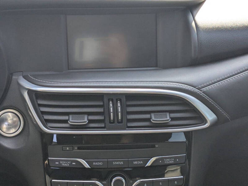 2018 Infiniti QX30 Essential