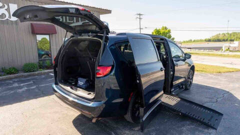 2022 Chrysler Pacifica Touring L