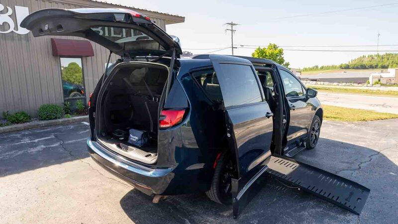 2022 Chrysler Pacifica Touring L
