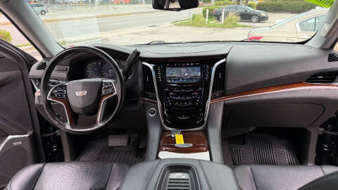 2018 Cadillac Escalade ESV Premium Luxury