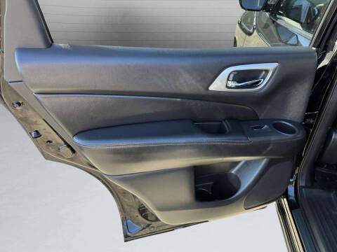 2017 Nissan Pathfinder SL