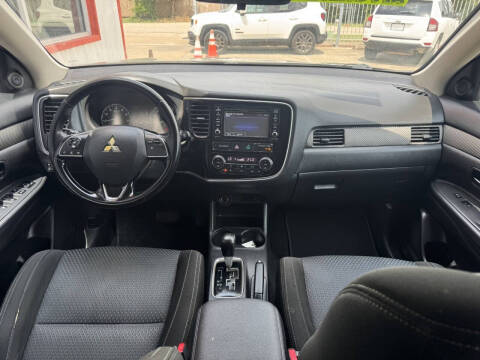 2016 Mitsubishi Outlander SE