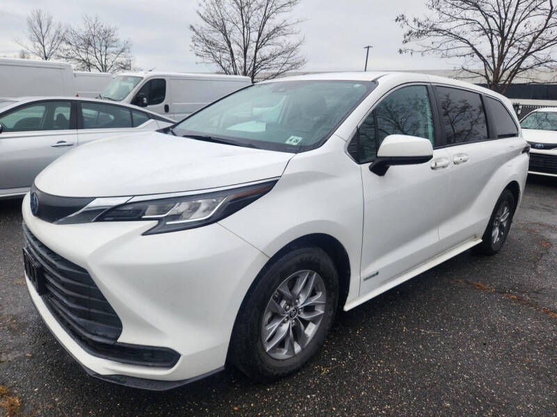 2021 Toyota Sienna LE 8-Passenger