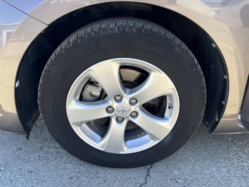 2013 Toyota Sienna LE 8-Passenger