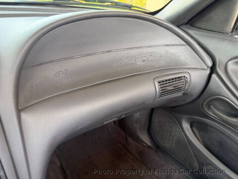 2002 Ford Mustang Deluxe