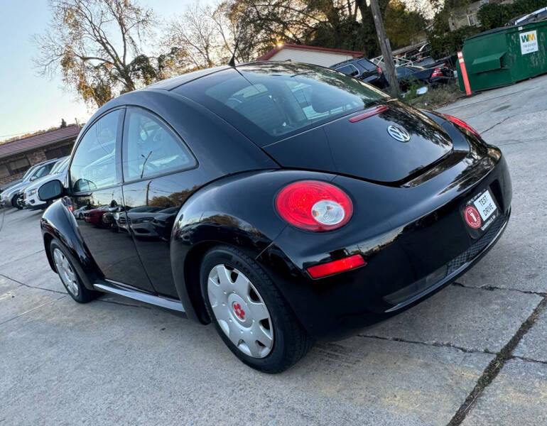 2010 Volkswagen New Beetle Base photo 8