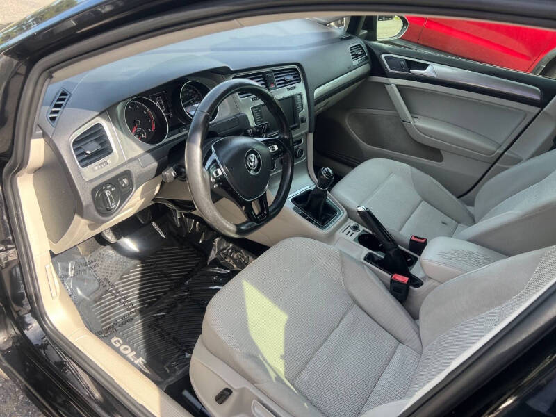 2017 Volkswagen Golf TSI S