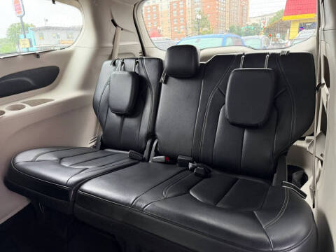 2022 Chrysler Pacifica Touring L