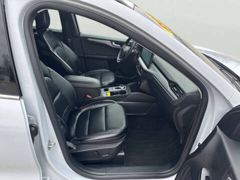 2025 Ford Escape Platinum