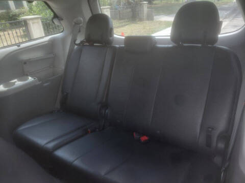2012 Toyota Sienna SE 8-Passenger