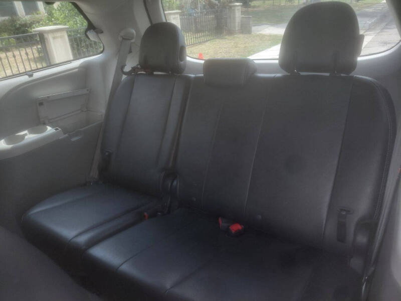 2012 Toyota Sienna SE 8-Passenger