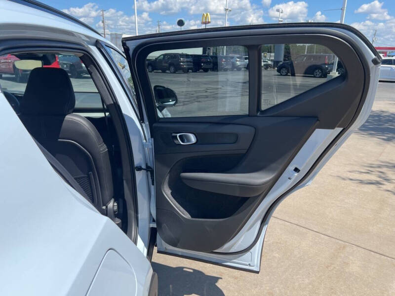 2026 Volvo XC40 B5 Core