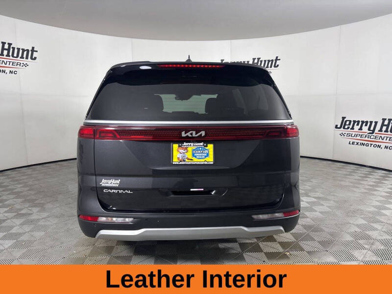 2024 Kia Carnival EX