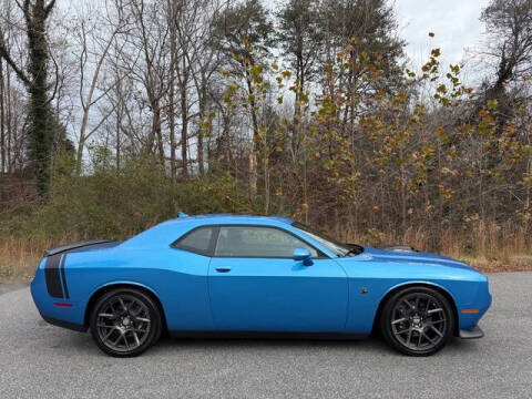 2016 Dodge Challenger 392 HEMI Scat Pack Shaker