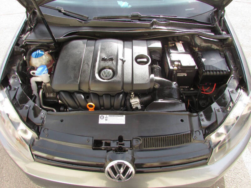 2011 Volkswagen Jetta SportWagen S photo 23