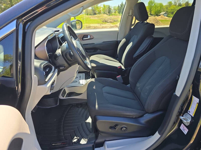 2024 Chrysler Voyager LX