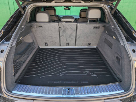 2023 Porsche Cayenne Coupe Platinum Edition