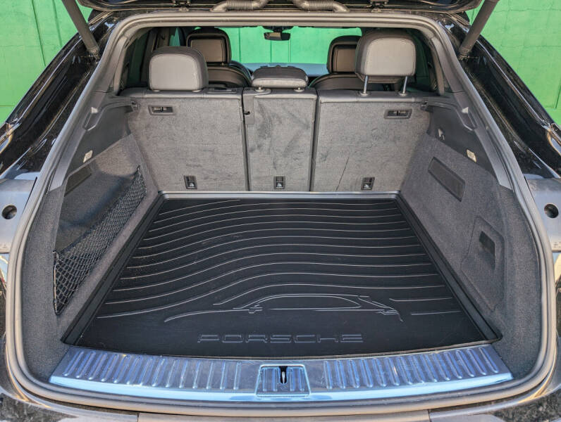 2023 Porsche Cayenne Coupe Platinum Edition