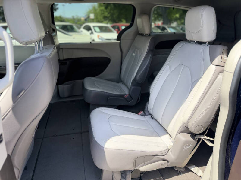 2017 Chrysler Pacifica Touring-L